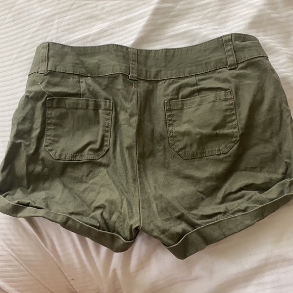 Army Green cargo shorts - Picture 2 of 3